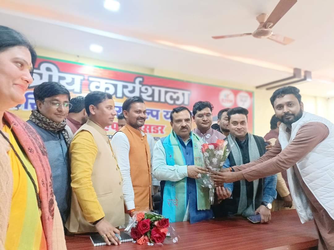 BjpArya's tweet photo. भाजपा क्षेत्रीय कार्यालय में युवा मोर्चा की कार्यशाला भाजयुमो के क्षेत्रीय अध्यक्ष श्री सुनील साहू जी की अध्यक्षता में सम्पन्न हुई,जिसमें मुख्य अतिथि के रूप में भाजपा क्षेत्रीय अध्यक्ष श्री प्रकाश पाल जी,व भाजयुमो प्रदेश उपाध्यक्ष श्री अनुभव द्विवेदी जी का मार्गदर्शन प्राप्त हुआ https://t.co/GYttcpIuSu