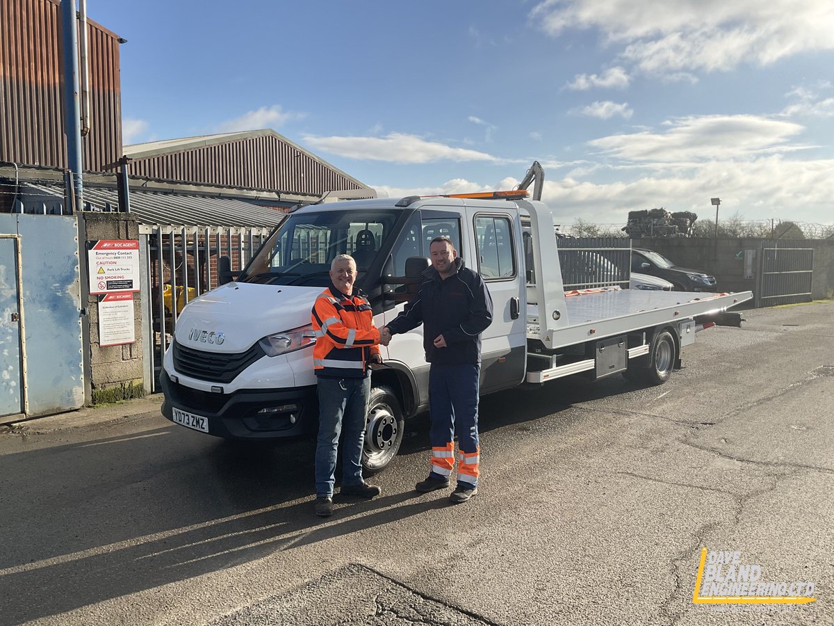 Dave_Bland_Eng's tweet image. Ian Meads, Owner of Advanced Auto Recovery taking delivery of a new Ives 70C18D crew cab chassis fitted with an Aluminium SLA body
To join the recovery team, and help better your business, CALL US ON 01759 372 515
SALES@DAVEBLAND.CO.UK

#davebland #engineering #recoveryvehicles