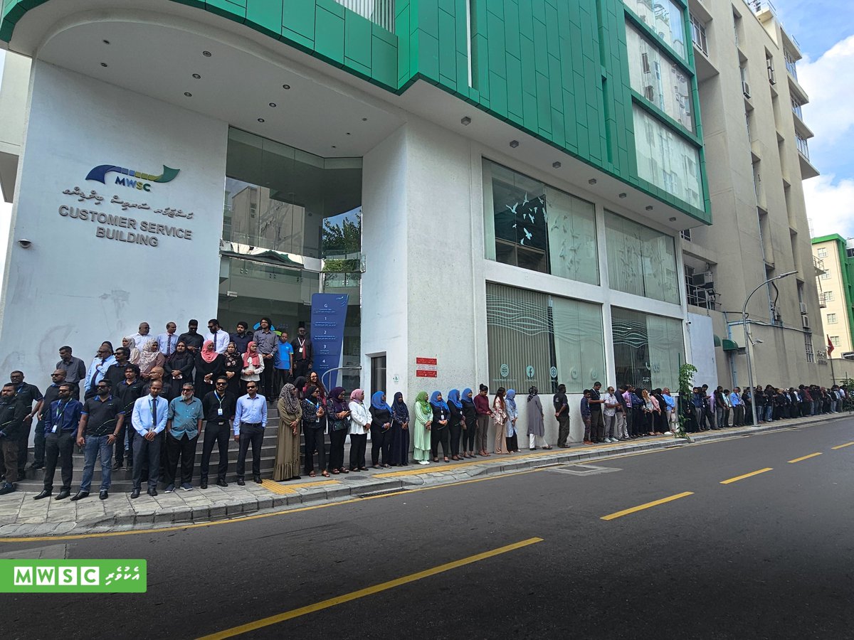 26 ޑިސެމްބަރ 2004 ވަނަ ދުވަހު ދިވެހިރާއްޖެއަށް ކުރިމަތިވި ސުނާމީ ކާރިސާގައި އަޅުގަނޑުމެންނާއި ވަކިވެދިޔަ ފަރާތްތަކުގެ ހަދާން އައު ކުރުމުގެ ގޮތުން ކުރިޔަށްގެންދެވުނު ހަމަހިމޭންކަމުގެ ސުކޫތުގައި މިކުންފުނީގެ މުވައްޒަފުން ވަނީ ބައިވެރިވެފައި.

#ޤައުމީއެއްބައިވަންތަކަމުގެދުވަސް2023