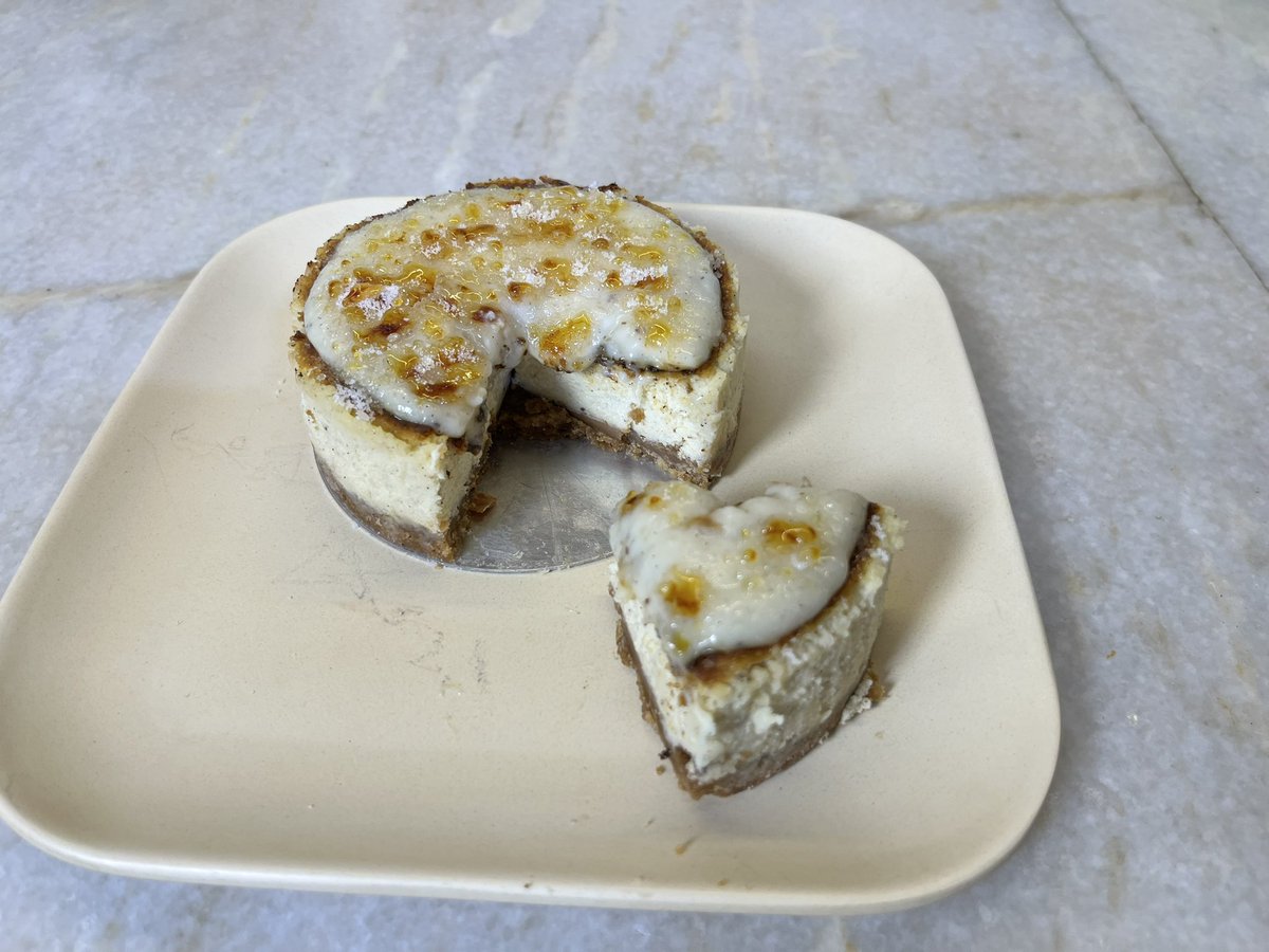 SpoiledByCocoa's tweet photo. Eggless Creme BruleeBaked Cheesecake🍰

This egg-free dessert masterpiece combines the classic elegance of creme brulee with the velvety richness of baked cheesecake.
Watch Now: 
https://t.co/TeJ3JYCAA6

#cheesecake #baking #cake #MerryChristmas https://t.co/EOBiXZbCJq
