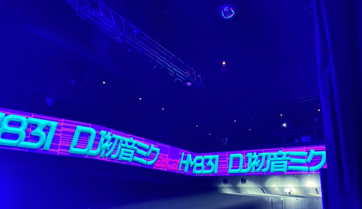 Hi_sui_hou's tweet photo. 先日24日にMIKU BREAK Xmas Partyが開催されました!
今回も全体の映像管理や下記映像の制作に携わりました!
・全編通したLED内の空間演出
・Opening/Shower/Slick Flexin'/SPACE/DROP/SHINTARO V PROJECT/Overlap/That`sMyZone/WeAreHatsuneMiku の映像演出
#MIKUBREAK
#CONDENSE
#thinkandsense https://t.co/hdeME9iAMB