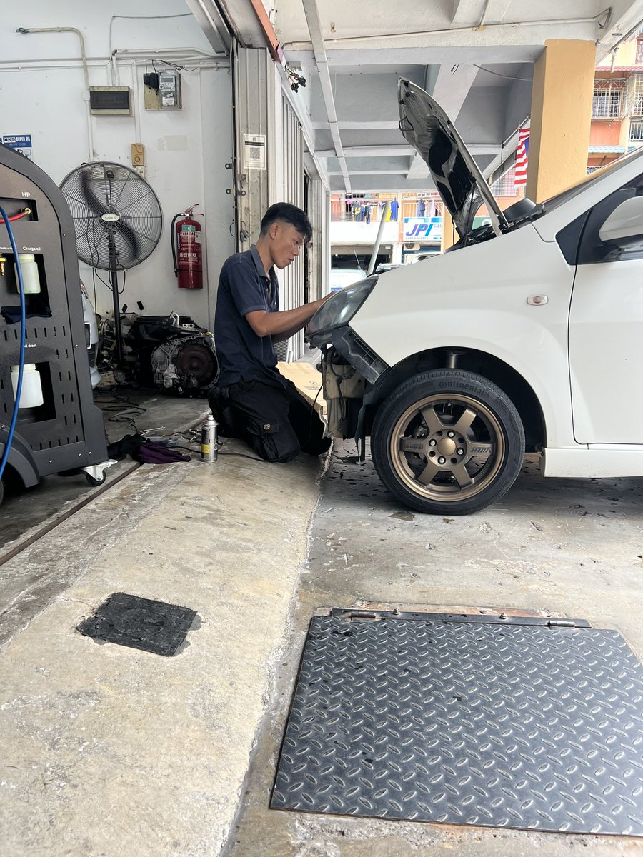Amerul_Affendi's tweet photo. Payah nak jumpa bengkel kereta yang foreman nya jujur.. 

Setakat ni kat sini servis yang terbaik untuk hantar kereta2 tua untuk di manja kan.. 

JDM Workshop
Pandan Mewah Ampang https://t.co/YtSFW9Ri9J
