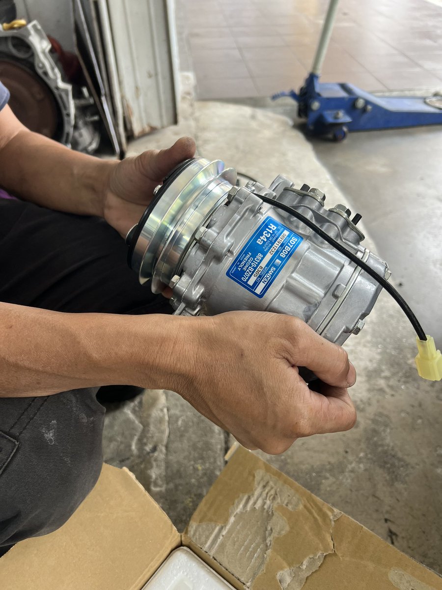 Amerul_Affendi's tweet photo. Payah nak jumpa bengkel kereta yang foreman nya jujur.. 

Setakat ni kat sini servis yang terbaik untuk hantar kereta2 tua untuk di manja kan.. 

JDM Workshop
Pandan Mewah Ampang https://t.co/YtSFW9Ri9J