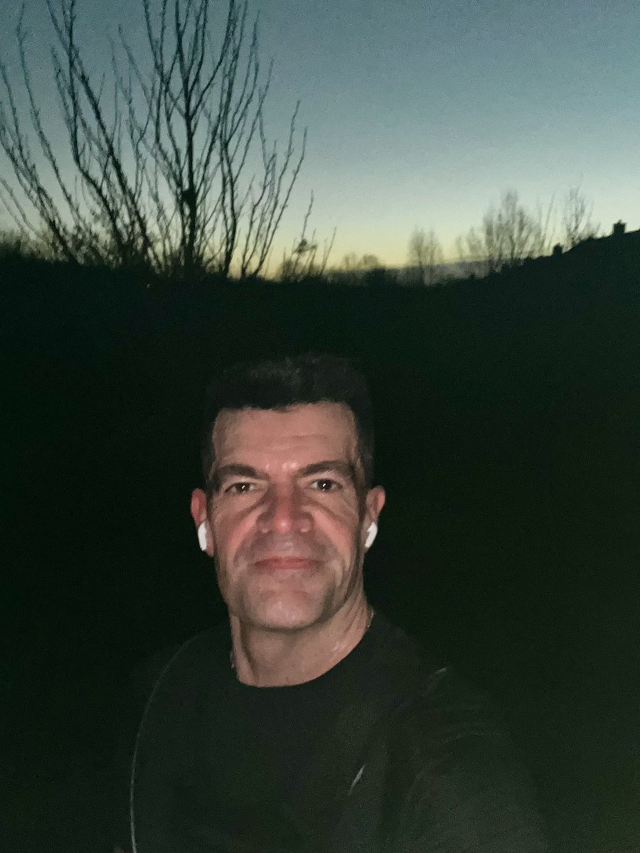 AnthonyIsaacs's tweet photo. Yay, daylight! Lovely 5k run (26:59) with new Christmas leggings keeping me warm! #exercise #runningchat https://t.co/jEUeXWwFmz