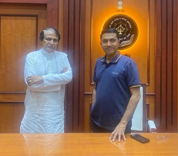 sureshpprabhu's tweet photo. Good to meet @goacm and @DrPramodPSawant. The huge potential of Goa can be tapped through #VibrantGoa, benefiting youth, farmers, and fishermen, generating more income and employment for these important pillars of society. https://t.co/GQbshuBRNI