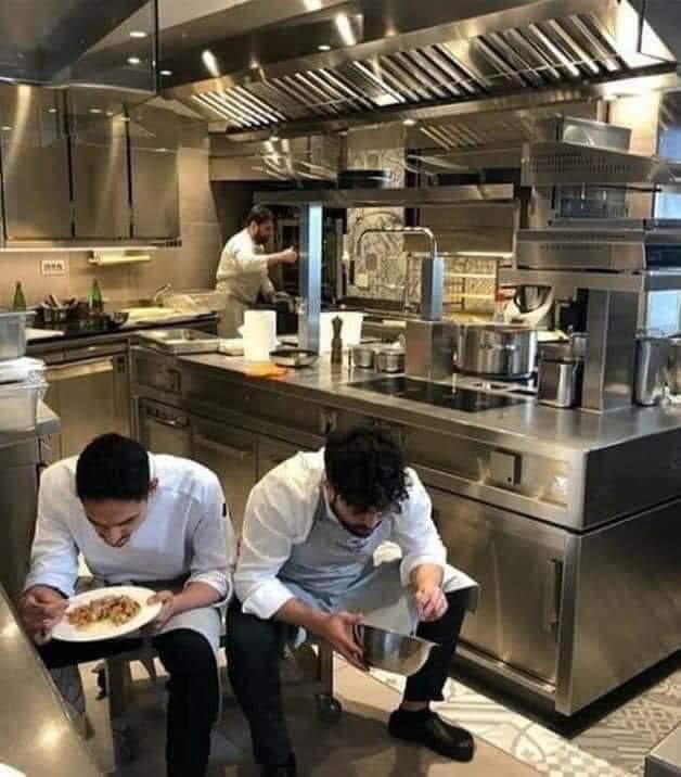 Everytime you go to a Restaurant, Hotel or a bar for your Xmas festivities, take a look and remember this picture. They do everything to make and serve you good food, and sometimes only have 5 minutes to eat themselves. Be kind to chefs, bartenders and waiters guys and girls.