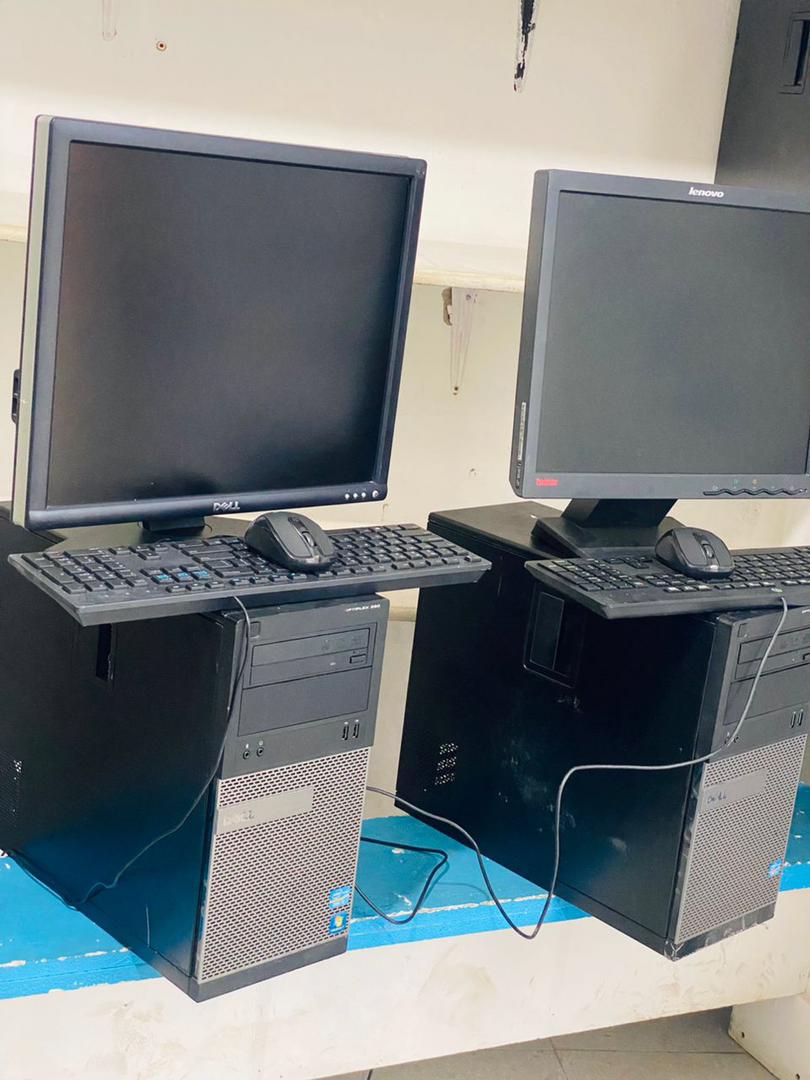MrLafterInlight's tweet photo. ❇️intel i3 CPU full set DESKTOP 
❇️4gb ram 
❇️500gb hard drive 
❇️windows 10 https://t.co/wp6TIYgFRw