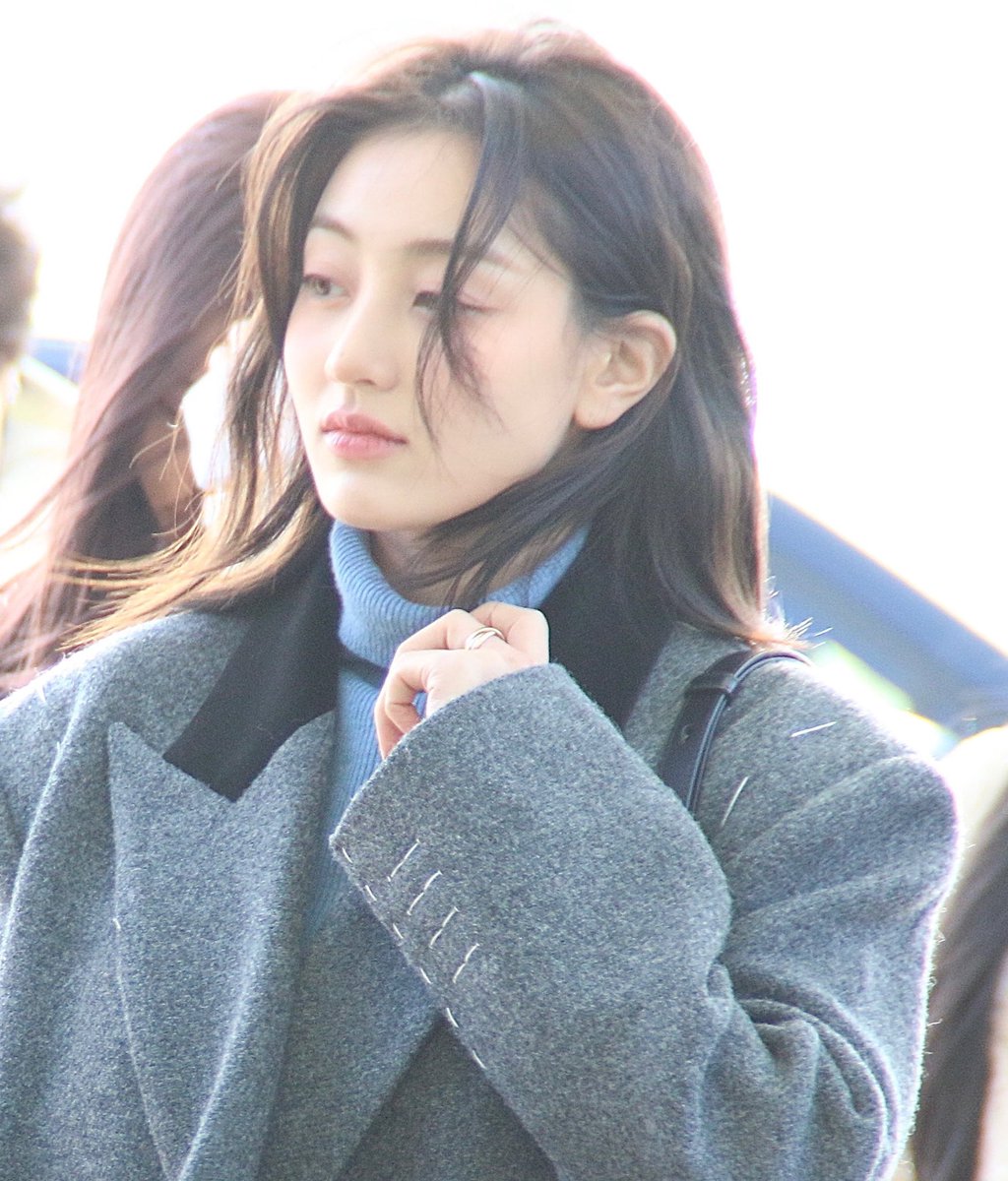 jihyoschae's tweet photo. medium length hair jihyo you're so so sooooo loved by me 😭🧡 https://t.co/ISC8V2Qh1E