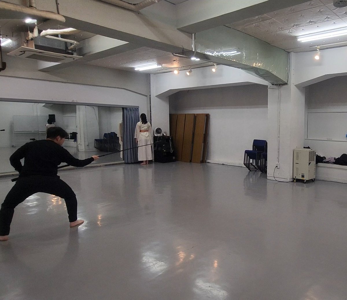 3LGXk8OyOu92836's tweet photo. 今日は歌録りをして、午後は映像研究会でした。
たくさん撮影したけど、社長が一番クレイジーでした。
もはや何をやってるか分からない。
これぐらいクレイジーになりたい。 https://t.co/ciwGRDbpqt