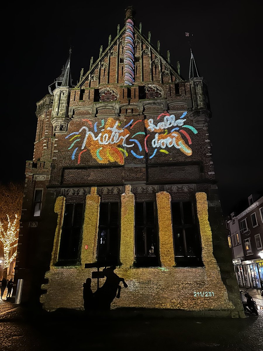 Heb je dit al gezien? #kleurdehanze op het Oude Raadhuis in Hanzestad Kampen. Nog te zien tot en met 30 december. 

Een echte echte aanrader!