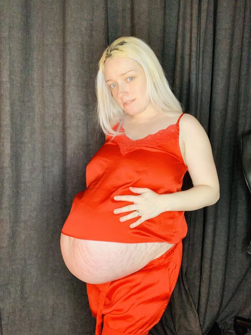 Hey everyone, did you have a good Xmas? This huge pregnant lady ate a lot https://t.co/5eutbaDyj6<a href="/tag/pregnant"class="tags"><span>#pregnant</span></a><a href="/tag/preggo"class="tags"><span>#preggo</span></a>