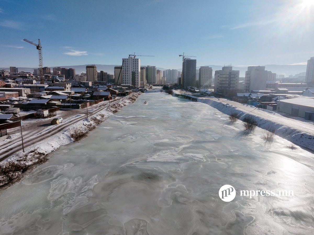 Сэлбэ голын энэ халиа үүгээр зогсохгүй шүү!

Ойрын 7 хоногт буюу 1-р сарын 2-ны өдрийг хүртэл голын мөс өнгөн хэсэгтээ хайлж халиа өдрөөс өдөрт улам бүр нэмэгдэх өндөр эрсдэлтэй!

Өнгөрсөн зун голын ус боогдож, үерлэж байсан S Outlet дэлгүүрийн орчмоос эхлэн голын мөсийг суллах,