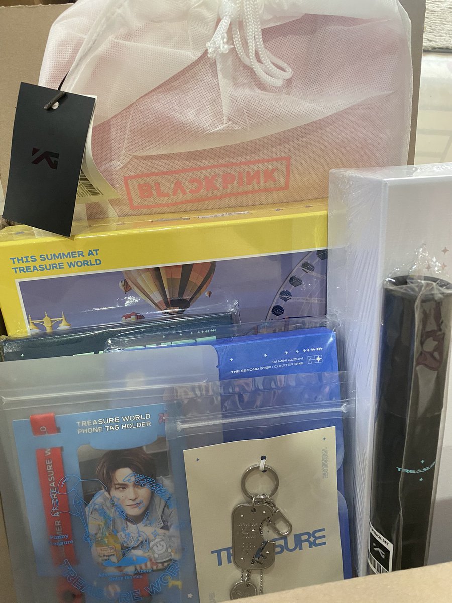 tzexin0616's tweet photo. #XinUpdate
📦Today’s Arrival
📍Infinite 2024 Season Greeting
Only 9 copies arrived, still have 15 copies just shipped back to MY today. Estimate arrive by this week.
📍Day6 Lightband ver 3
📍Weverse Black Friday Sale
All above will be start shipping on this weekend🙏🏻 https://t.co/xf0opoU6lS
