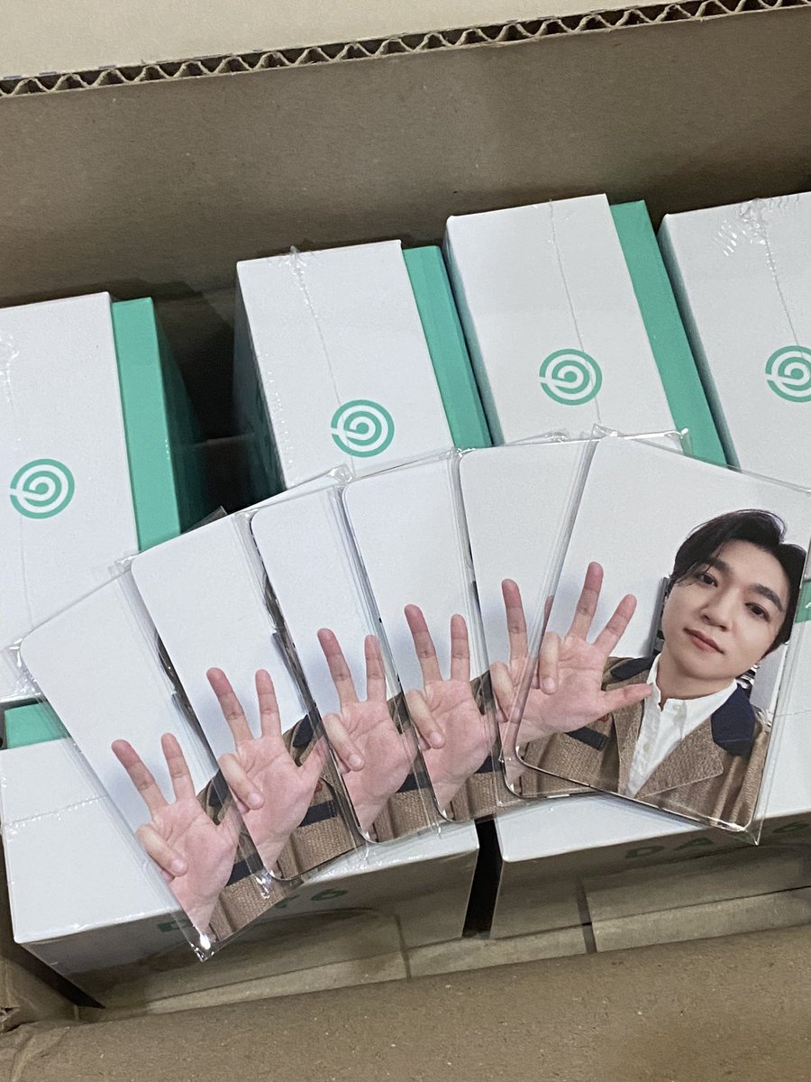 tzexin0616's tweet photo. #XinUpdate
📦Today’s Arrival
📍Infinite 2024 Season Greeting
Only 9 copies arrived, still have 15 copies just shipped back to MY today. Estimate arrive by this week.
📍Day6 Lightband ver 3
📍Weverse Black Friday Sale
All above will be start shipping on this weekend🙏🏻 https://t.co/xf0opoU6lS
