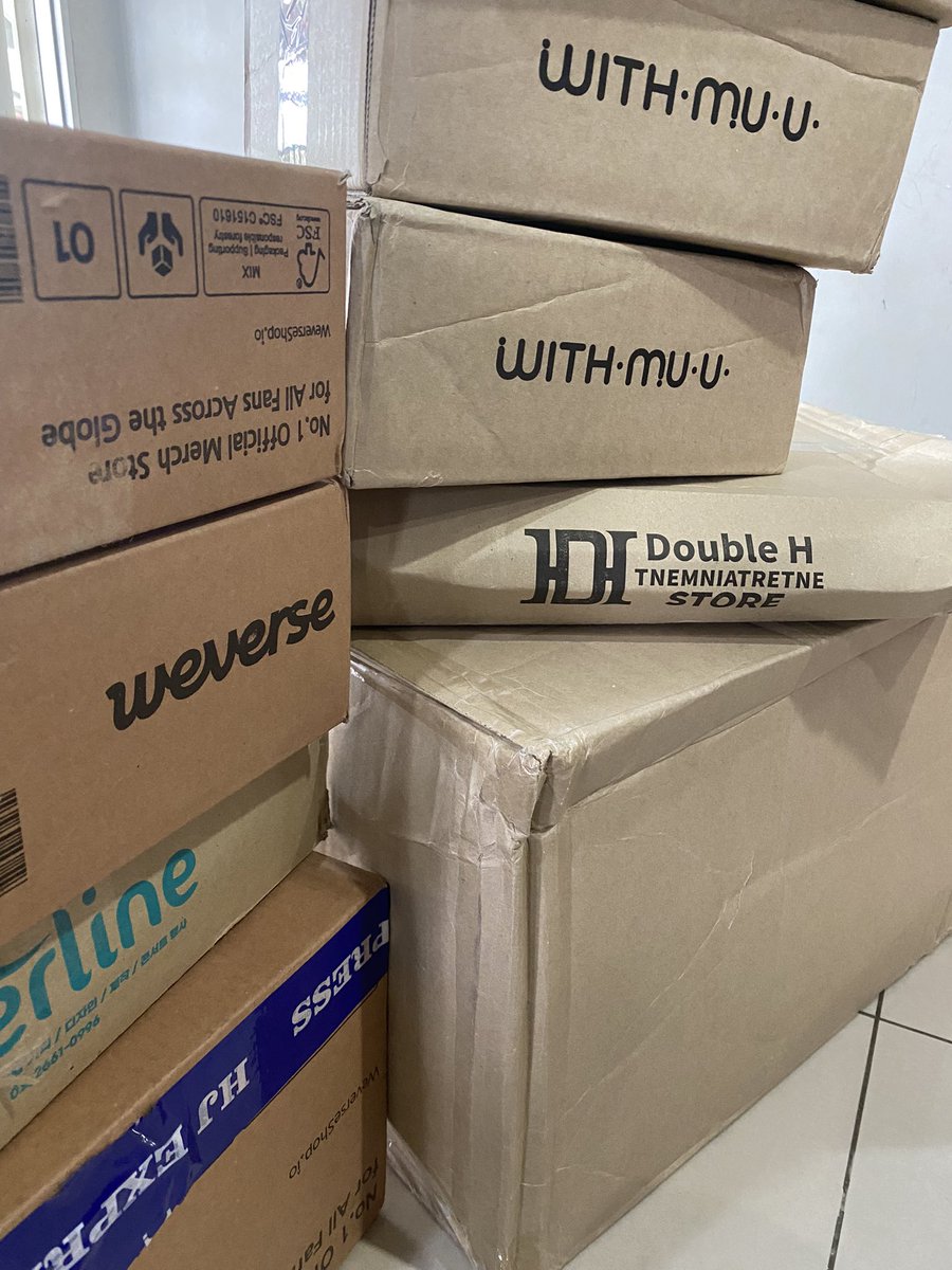 tzexin0616's tweet photo. #XinUpdate
📦Today’s Arrival
📍Infinite 2024 Season Greeting
Only 9 copies arrived, still have 15 copies just shipped back to MY today. Estimate arrive by this week.
📍Day6 Lightband ver 3
📍Weverse Black Friday Sale
All above will be start shipping on this weekend🙏🏻 https://t.co/xf0opoU6lS
