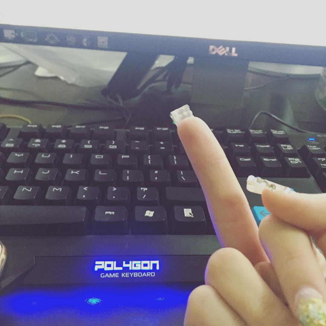 Chào em! Tôi là một người phụ nữ yêu đời và luôn tươi cười, mong muốn gặp gỡ một người bạn đời chân thành và lạc quan.