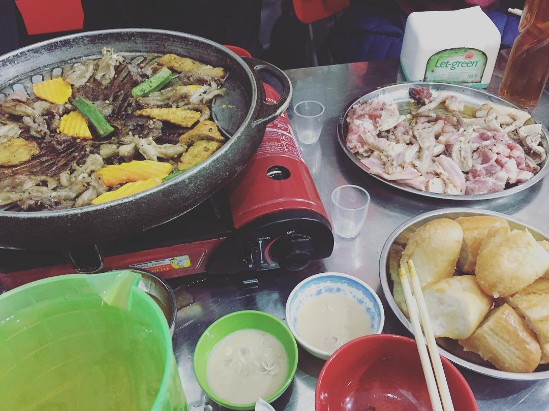 Chào bạn! Tôi là một người phụ nữ độc lập và tự tin, hy vọng gặp gỡ một người bạn đời chân thành và thông minh.