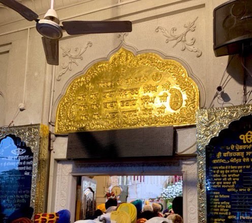 wanderlust_6055's tweet photo. ਦਾਤਾ ਜਾਂਦਿਆਂ ਭਰੇ ਦਰਬਾਰ ਅੰਦਰ, ਸਾਹਿਬਜ਼ਾਦਿਆਂ ਫਤਿਹ ਗਜਾ ਦਿੱਤੀ।
ਸਤਿ ਸ਼੍ਰੀ ਅਕਾਲ ਦਾ ਮਾਰ ਨਾਅਰਾ, ਤਸਬੀ ਕਾਜ਼ੀ ਦੇ ਹੱਥੋਂ ਛੁਡਾ ਦਿੱਤੀ।
ਸੂਬੇ ਆਖਿਆ ਕਰੋ ਸਲਾਮ ਮੁੰਡਿਓ, ਉਨਾਂ ਸਾਮਣੇ ਜੁੱਤੀ ਵਖਾ ਦਿੱਤੀ।
ਉਨਾਂ ਜੱਦ ਤਲਵਾਰ ਦਾ ਖੌਫ ਦਿੱਤਾ, ਅੱਗੋਂ ਹੱਸ ਕੇ ਧੌਣ ਅਕੜਾ ਦਿੱਤੀ। 

🙏🏻🙏🏻🙏🏻🙏🏻 https://t.co/464Z3dgkCa
