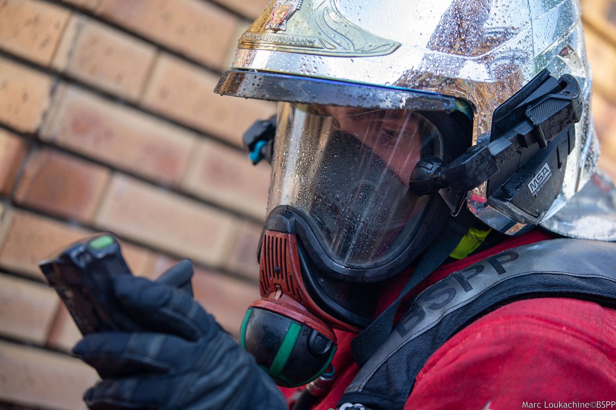 PompiersParis's tweet photo. [#MardiTech]

En dotation sur tous nos ARI, l’Instrument de Contrôle et de Sécurité (ICS) est gage de notre survie sur intervention.

Son rôle ? Émettre un son de 95 décibels dès que son porteur reste immobile plus de 40 secondes afin de signaler sa position. https://t.co/QVbhFzT9Fn