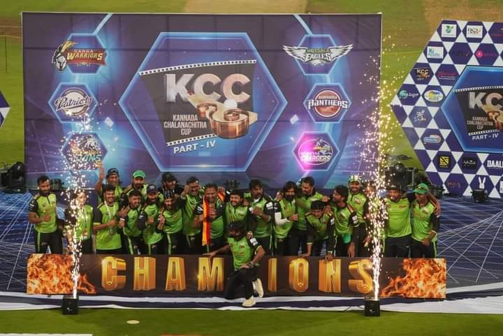 alwaysGSGfan's tweet photo. 𝐂.𝐇.𝐀.𝐌.𝐏.𝐈.𝐎.𝐍.𝐒 🏆

@Official_Ganesh 

#KannadaChalanaChitraCup #KCC4 #KCCpartIV #KCCPart4 #GoldenStarGanesh #AbhinayaAdhipathi #Ganesh   #GangaWarriors #KrishnamPranayaSakhi #GoldenStarFC https://t.co/fpr1lzrj1i