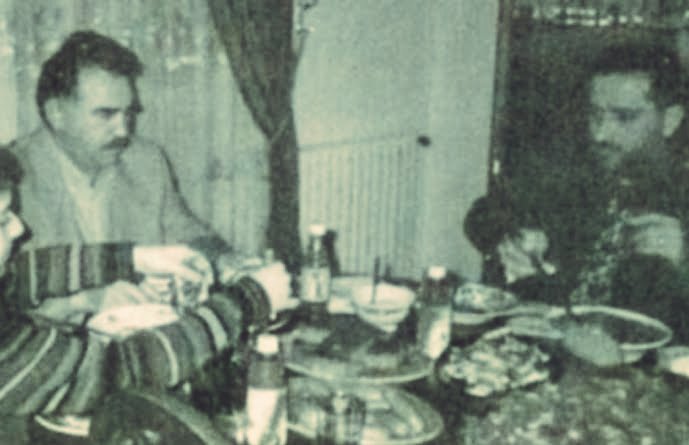 Sereften bahsedene bak.kim şerefli kim şerefsiz fotoğrafa bakınca belli oluyor.seref şerefsizlere hiç yakışmıyor