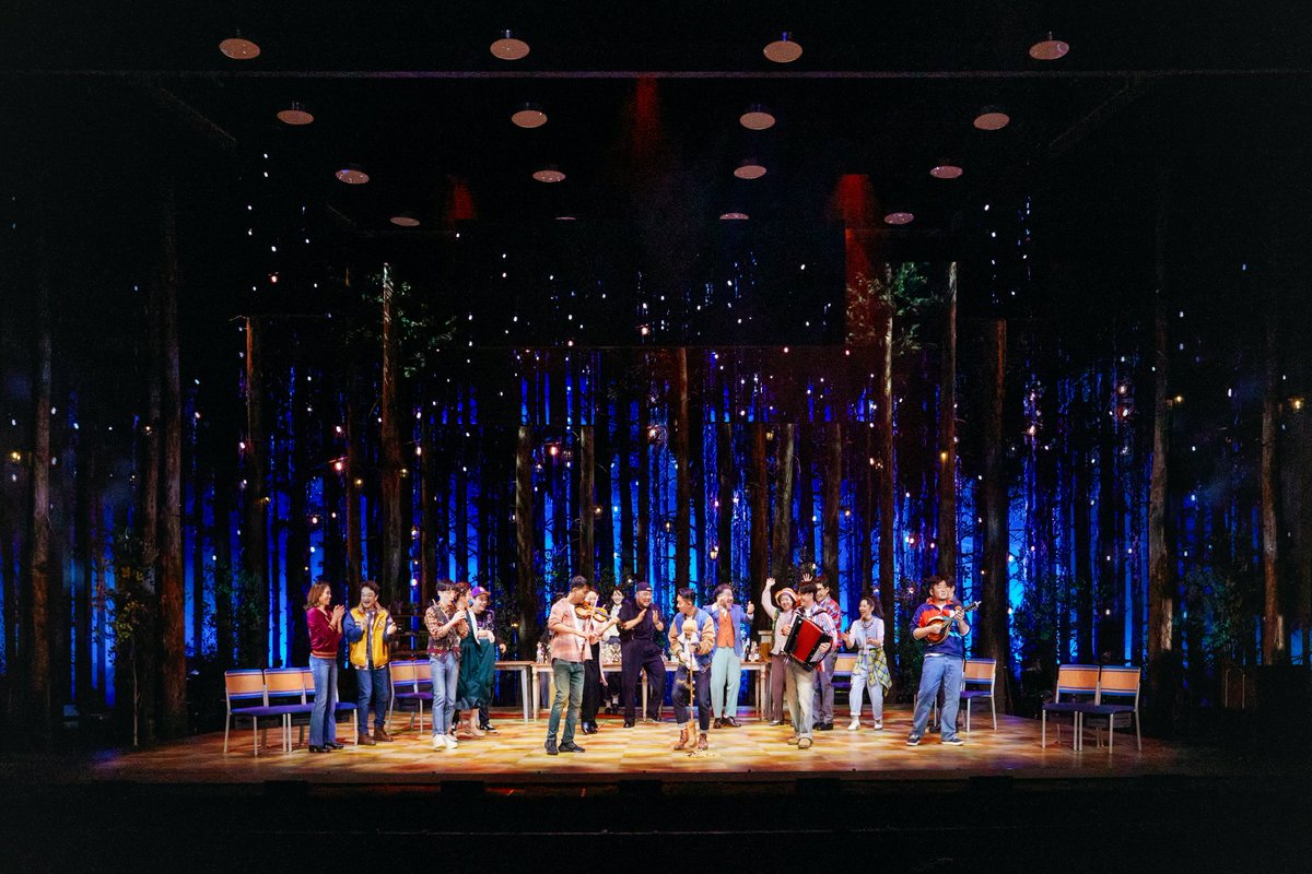 ‘컴프롬어웨이’에 출연 중인 한 배우는 “다른 배우들에게 방해나 피해가 가지 않도록 연습에 연습을 한 결과”라며 “이 작품에서는 우리 모두가 앙상블이다. 내년 뮤지컬 시상식에서 앙상블상은 무조건 우리 것”이라 자신감을 드러내기도.
#컴프롬어웨이