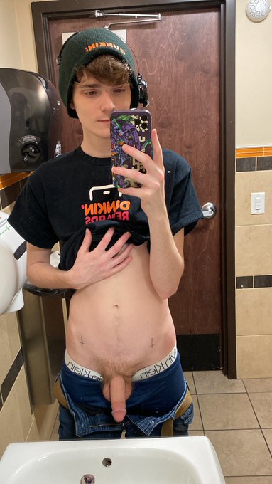 i&rsquo;ll take ur order https://t.co/4kLB14OF31