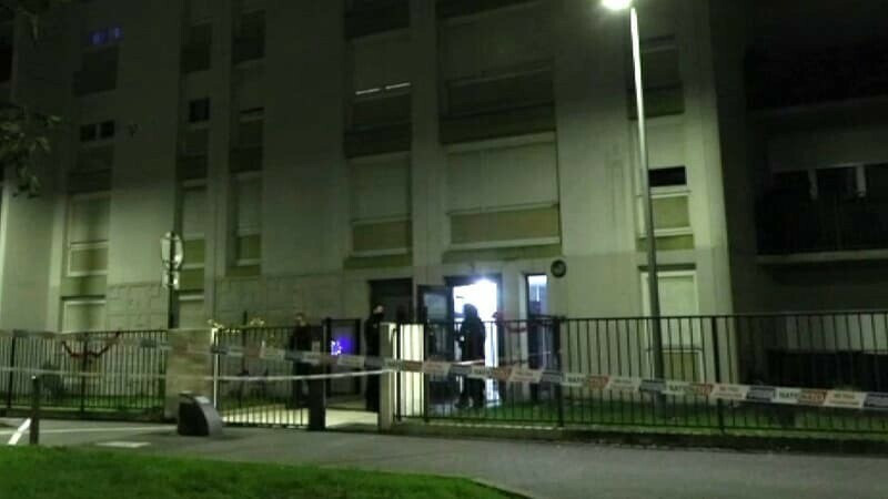 InfosFrancaises's tweet photo. ALERTE - Les corps sans vie d'une mère et ses quatre enfants (8 mois à 7 ans) ont été retrouvés dans un appartement de #Meaux, en Seine-et-Marne. Le père de famille, déjà connu pour une affaire de violences conjugales, a été interpellé à Sevran (parquet / RMC). https://t.co/YD70XZPOgP