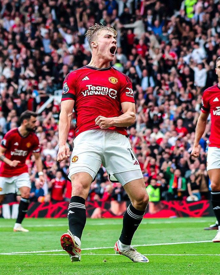 If Rasmus Hojlund scores his first League goal for Manchester United against Aston Villa today I'll give away £20 to Two lucky person who likes and retweets this tweet. Must be following me. Merry Christmas 🎄