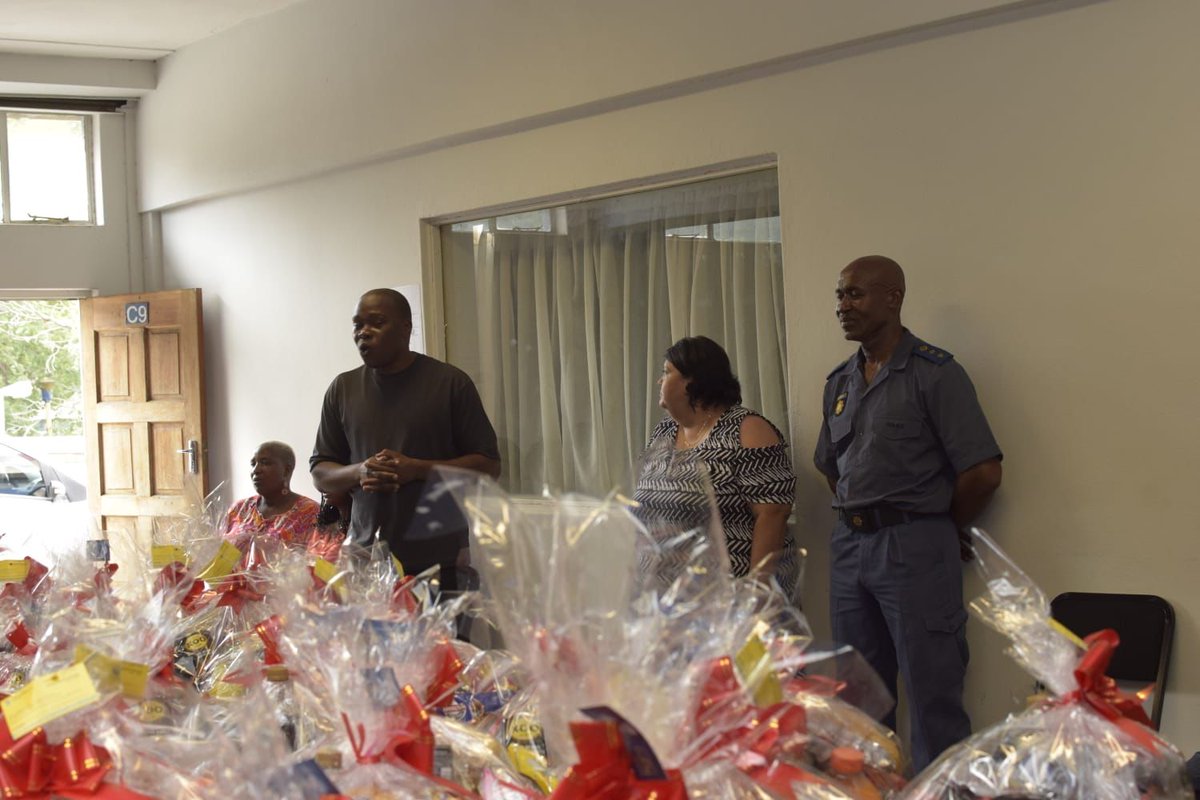 Appreciation of our local law enforcement unit. 

#TPC
#Christmas 
#ThePacesettersChurch