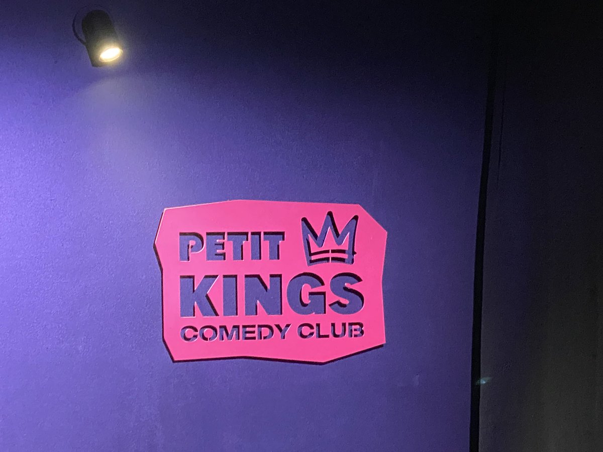 JRodesch's tweet photo. #Bruxelles : au Petit Kings https://t.co/ehCvAjCkI8 Gaetan Delferiere dans son nouveau spectacle « Spécial » : dans un mélange d’humour noir et d’absurde avec une folie enivrante, il vous permet l’espace d’une heure, de devenir à votre tour : spécial @KingsComedyClub https://t.co/LcELO6bJ2k
