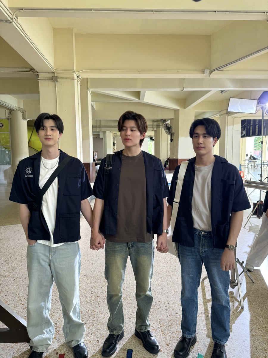 phuwintang's tweet image. พาน้องๆไปเรียน