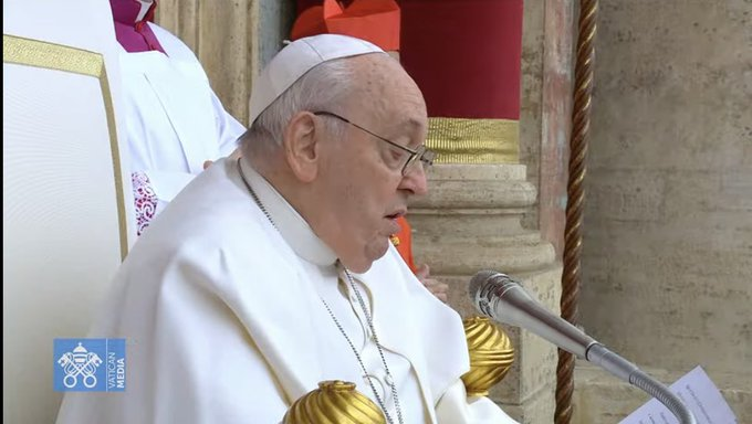 BlobRai3's tweet photo. "... E HO DETTO TUTTO. " (cit.)
Il Papa: "Come si può parlare di pace se aumentano la produzione, la vendita e il commercio delle armi? Quante stragi armate avvengono in un silenzio assordante, all’insaputa di tanti!" (Vatican news)
#blob e #IlBruttoDellaDiretta, ore 20.00 rai3 https://t.co/wgtggIqAFP