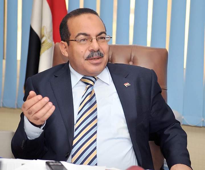 من أقوى ما كتب، مهندس "يحيى حسين عبد الهادي" مؤسس الحركة المدنية الديمقراطية في مصر :

ما ثَمَنُ التَّعَرِي؟ 
——————
سؤالٌ لم أهضمْ أَيَّاً من إجاباته أبداً .. منذ أن قرأتُ قبل عدة عقودٍ عن فقرة الاستربتيز في الملاهي الغربية حيث تتعرى الراقصة من ملابسها قطعةً قطعةً، كان السؤال