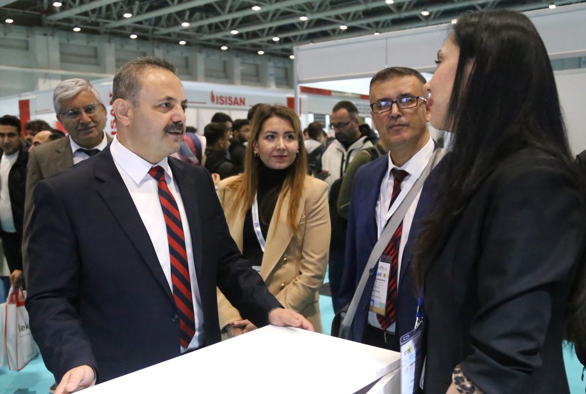 aksarayedutr's tweet image. ASÜ, ORAKAF’23’e 300 Kişilik Bir Ekiple Katıldı

Aksaray Üniversitesi (ASÜ), 2023 Orta Anadolu Kariyer Fuarı’na (ORAKAF’23), öğrenci ve görevli yaklaşık 300 kişilik bir ekiple katılım sağladı. 20 üniversitenin paydaşlığındaki organizasyon, Erciyes Üniversitesi ev sahipliğinde,