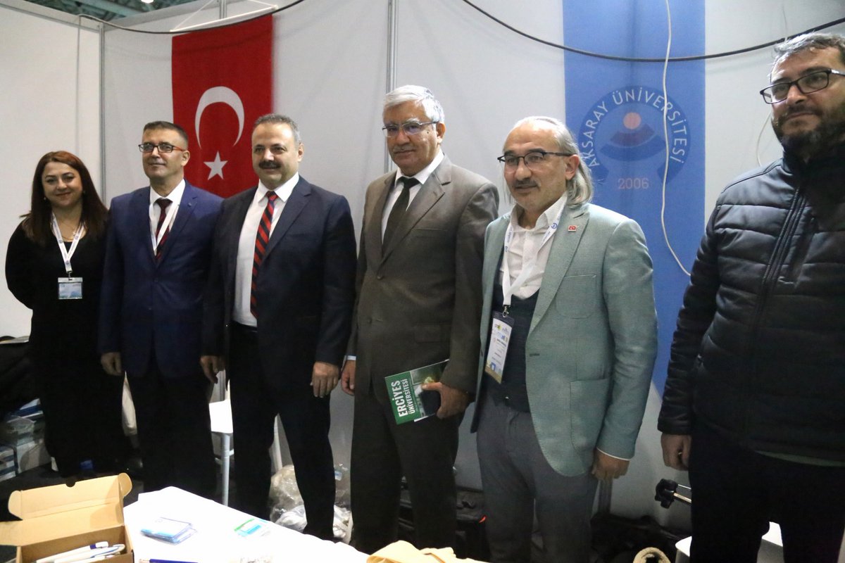 aksarayedutr's tweet image. ASÜ, ORAKAF’23’e 300 Kişilik Bir Ekiple Katıldı

Aksaray Üniversitesi (ASÜ), 2023 Orta Anadolu Kariyer Fuarı’na (ORAKAF’23), öğrenci ve görevli yaklaşık 300 kişilik bir ekiple katılım sağladı. 20 üniversitenin paydaşlığındaki organizasyon, Erciyes Üniversitesi ev sahipliğinde,