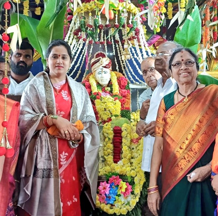AdarshSindhu's tweet photo. Participated in Dhattha Jayanthi celebration at Saibaba Temple in MIG today. #111division #Bharathinagar https://t.co/GddwUbkKqo