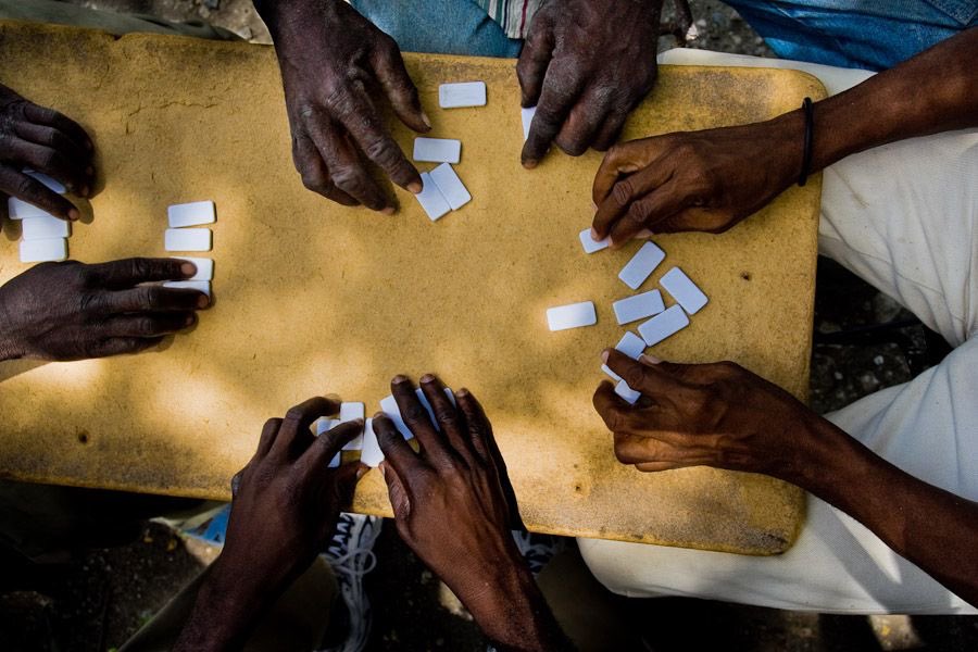 zunairahstudies's tweet photo. shauku ya #karibi kwa dominoes
شغف #الكاريبي بلعبة الدومينو
#langtwt #kiswahili #اللغة_العربية https://t.co/jek1QrU8Om