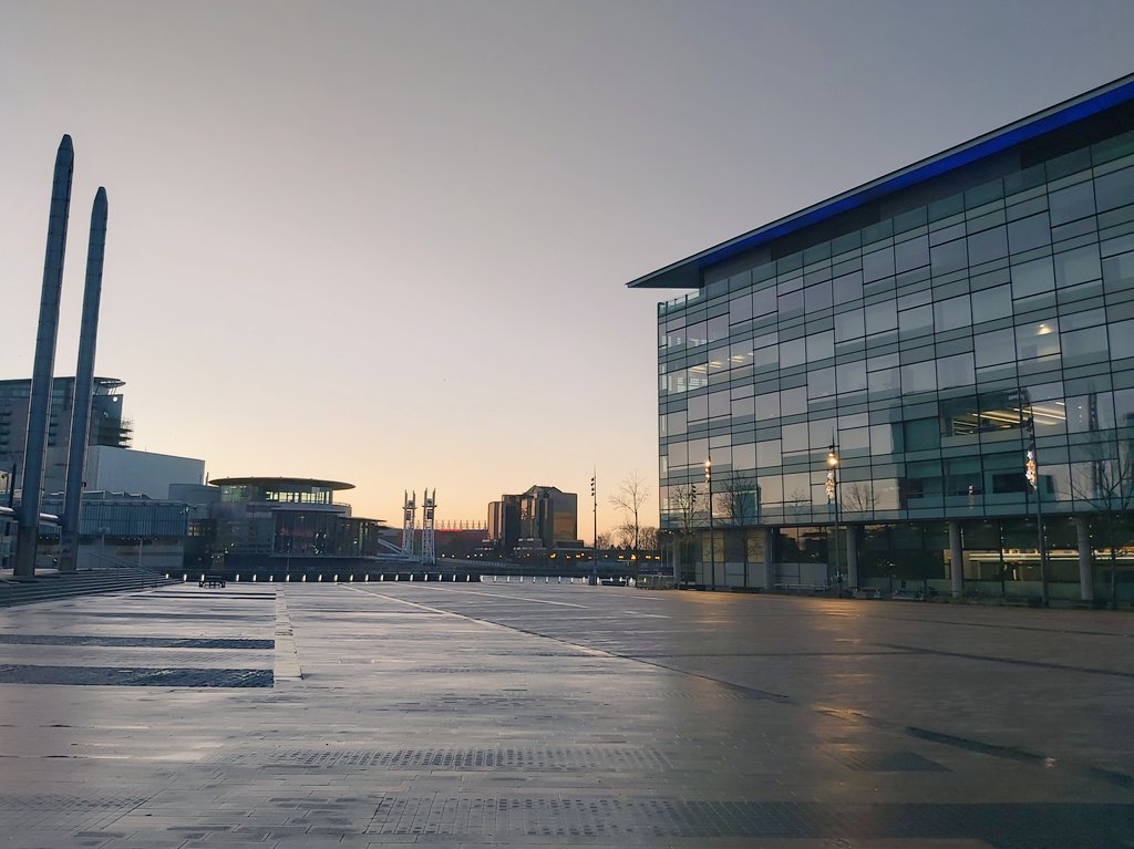 Good morning from Salford Quays! Boxing Day at an empty Media City for Essential Classics <a href="/BBCRadio3/">BBC Radio 3</a>. There's Respighi's Birds, wassailing with Vaughan Williams, a Winter Bonfire by Prokofiev &amp; the playlister is a proper Boxing Day tradition (oh no it isn't!) All starts at 9