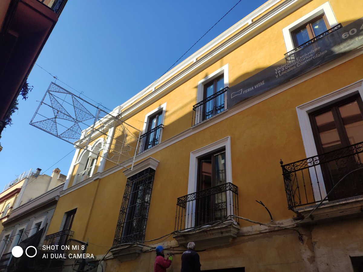 Hola Buenos Días!!
Hoy rematamos trabajos en la fachada de un edificio en la calle Feria de Sevilla. Estamos construyendo Locales Comerciales en los bajos y hasta 19 Viviendas que remataremos con una planta cubierta con piscina común.
#construccion #rehabilitacion #obranueva