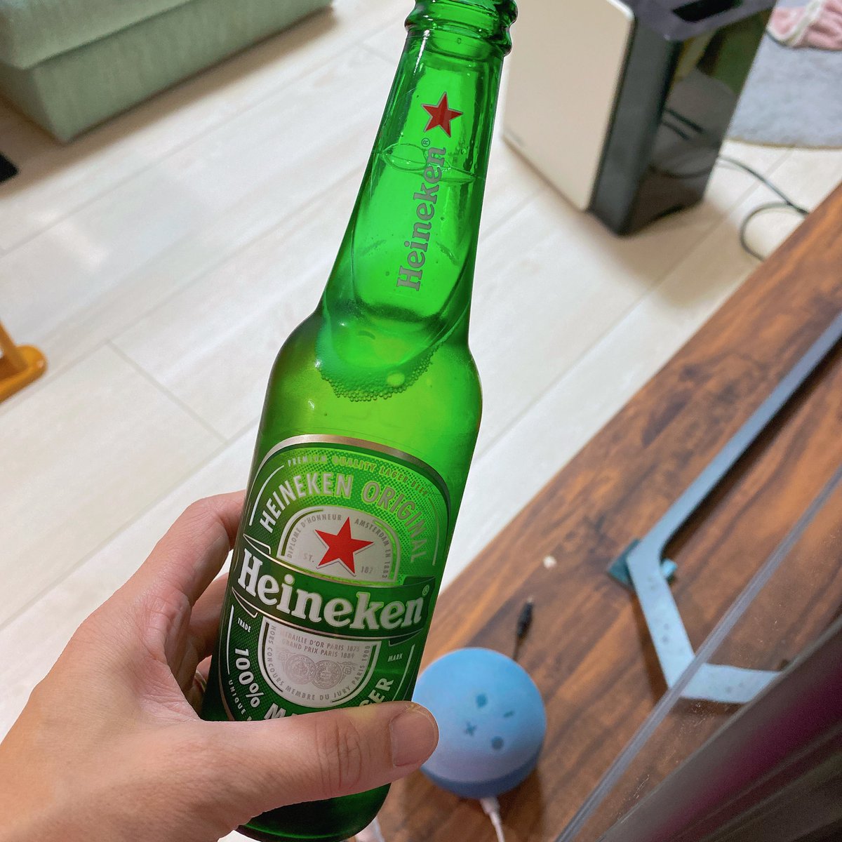 chamaxchama101's tweet photo. ハイネケンの瓶飲み〜
大学生ぶりだぜぇ😎
家事育児仕事もろもろ頑張った1日に乾杯😎 https://t.co/mfozkbJBeB