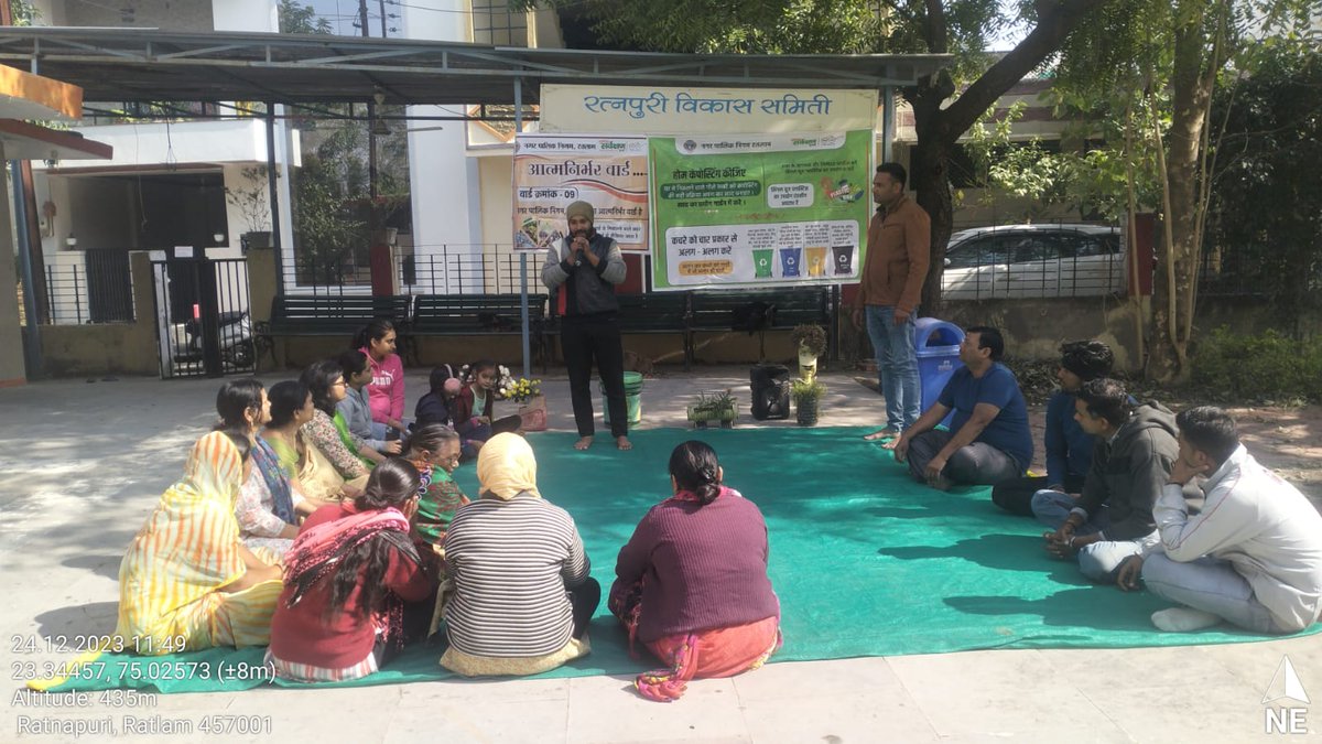NRatlam's tweet image. नगर पालिक निगम, रतलाम आई.ई.सी. टीम द्वारा आत्मनिर्भर वार्ड में नागरिकों को #WasteToWonder व #HomeComposting की जानकारी दी गई |

#GarbageFreeCities #CleanToiletsCampaign #RRR #WasteToWealth