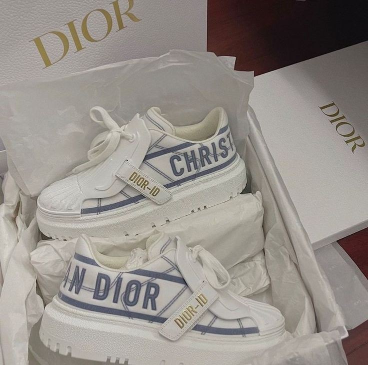 Ning_loverboy's tweet photo. My dearest angel ~

Merry Christmas to you, momo. I hope these gifts find you well.

I would pluck the stars for you if I could but alas, I hope this will satisfy you. Wishing forever for us as we continue to grow old together.

With love,
your prince charming https://t.co/1XyilQ5zOG