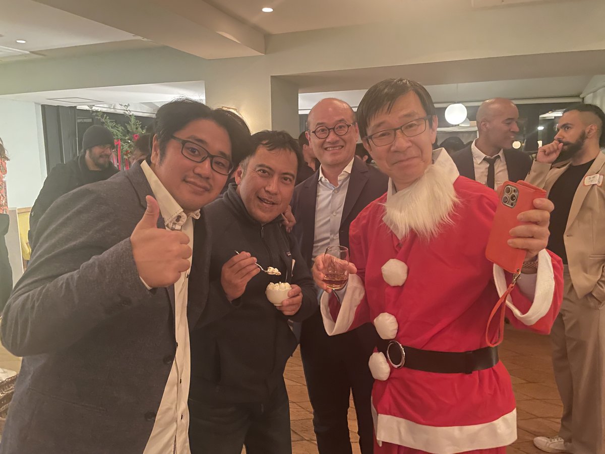 FastlyJapan's tweet image. 12月13日に日比谷パレスでFastly Japanのホリデーパーティーを開催しました🎉

今年就任したカントリー・マネージャーの今野 芳弘がサンタクロースに🎅🎄

素敵な会場と美味しい食事で楽しく盛り上がり、笑顔が溢れる最高の時間を過ごしました☺️
#LifeAtFastly
