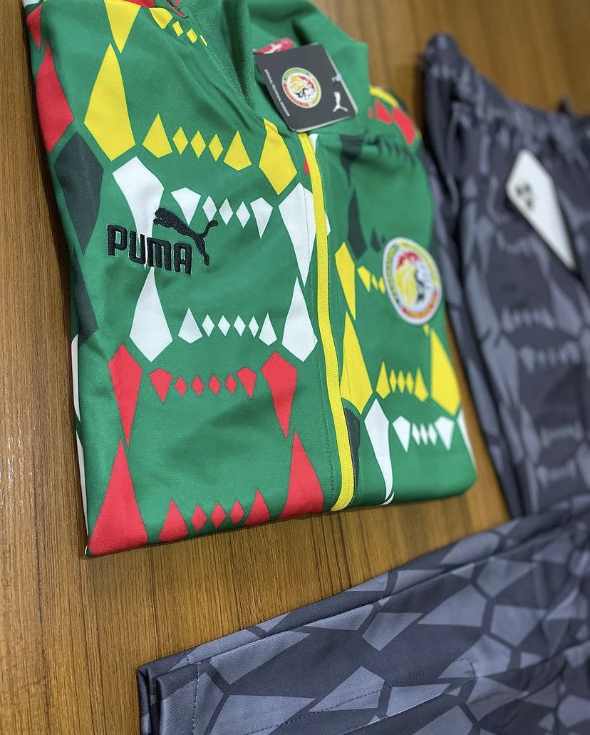 SeckiiPro's tweet photo. Ensemble des champions d'Afrique authentique disponible exclusivement chez WarkhaSport221 
Taille disponible: S-M-L-XL-XXL
Livraison partout 🌍
Whatsap et DM 783059457 https://t.co/BkIBGmIdsZ