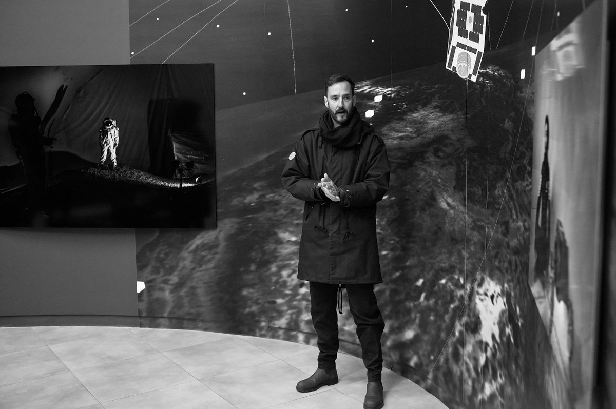 Last days of my 3 month exhibition Final Frontier at legendary Shanghai Center of Photography. Big thx to Charlie for the photos of my last guided tour. Catch it until u can.