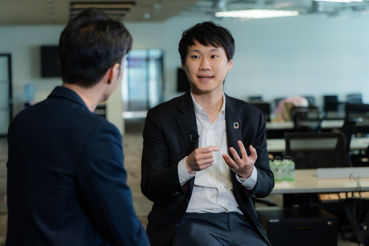 toppjirayut's tweet image. ยินดีต้อนรับ TNN Tech สู่ออฟฟิศ Bitkub ครับ 

ผมรู้สึกดีใจและเป็นเกียรติอย่างมากที่ทาง &apos;TNN Tech&apos; ได้เข้ามาเยี่ยมชมออฟฟิศและสัมภาษณ์เพื่อแบ่งปันประสบการณ์กับผมในครั้งนี้ ฝากทุกคนติดตามกันด้วยนะครับ 

#TNNTech #ToppJirayut #ท๊อปจิรายุส