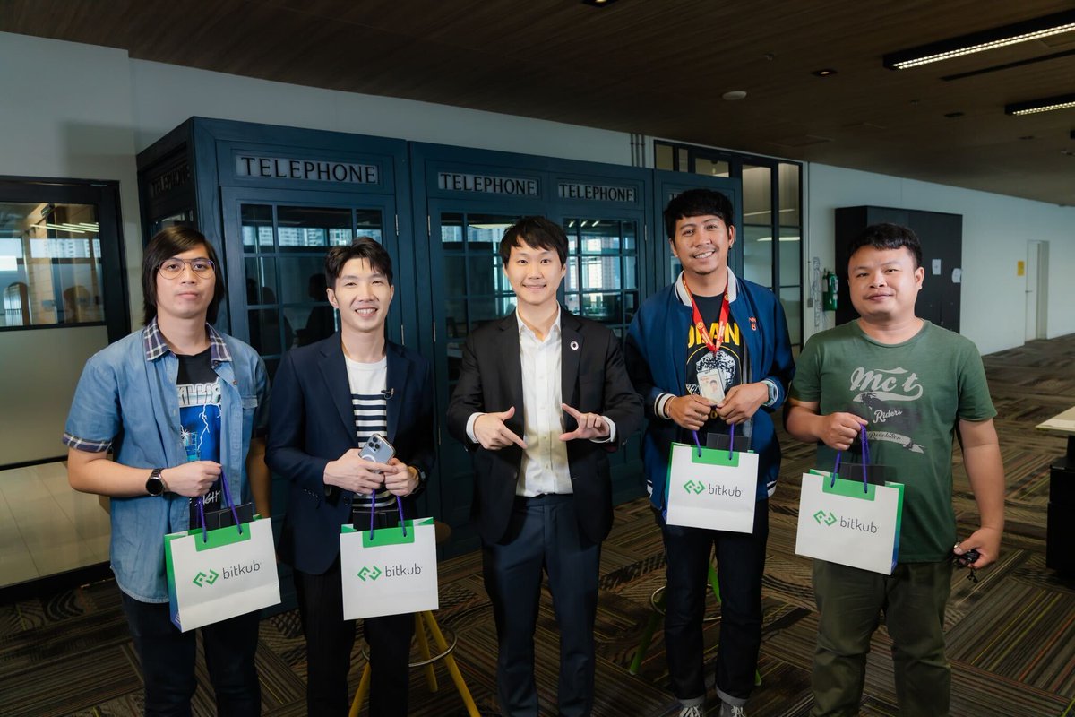 toppjirayut's tweet image. ยินดีต้อนรับ TNN Tech สู่ออฟฟิศ Bitkub ครับ 

ผมรู้สึกดีใจและเป็นเกียรติอย่างมากที่ทาง &apos;TNN Tech&apos; ได้เข้ามาเยี่ยมชมออฟฟิศและสัมภาษณ์เพื่อแบ่งปันประสบการณ์กับผมในครั้งนี้ ฝากทุกคนติดตามกันด้วยนะครับ 

#TNNTech #ToppJirayut #ท๊อปจิรายุส