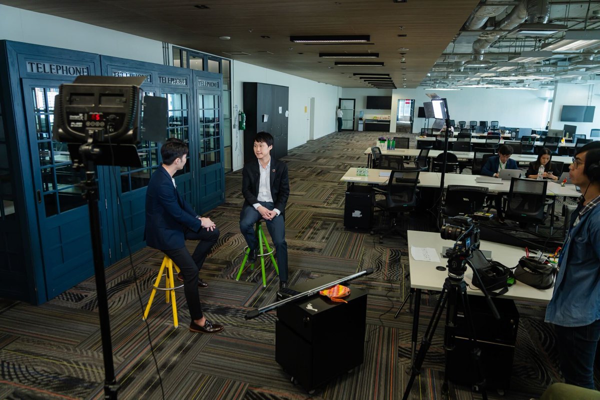 toppjirayut's tweet image. ยินดีต้อนรับ TNN Tech สู่ออฟฟิศ Bitkub ครับ 

ผมรู้สึกดีใจและเป็นเกียรติอย่างมากที่ทาง &apos;TNN Tech&apos; ได้เข้ามาเยี่ยมชมออฟฟิศและสัมภาษณ์เพื่อแบ่งปันประสบการณ์กับผมในครั้งนี้ ฝากทุกคนติดตามกันด้วยนะครับ 

#TNNTech #ToppJirayut #ท๊อปจิรายุส