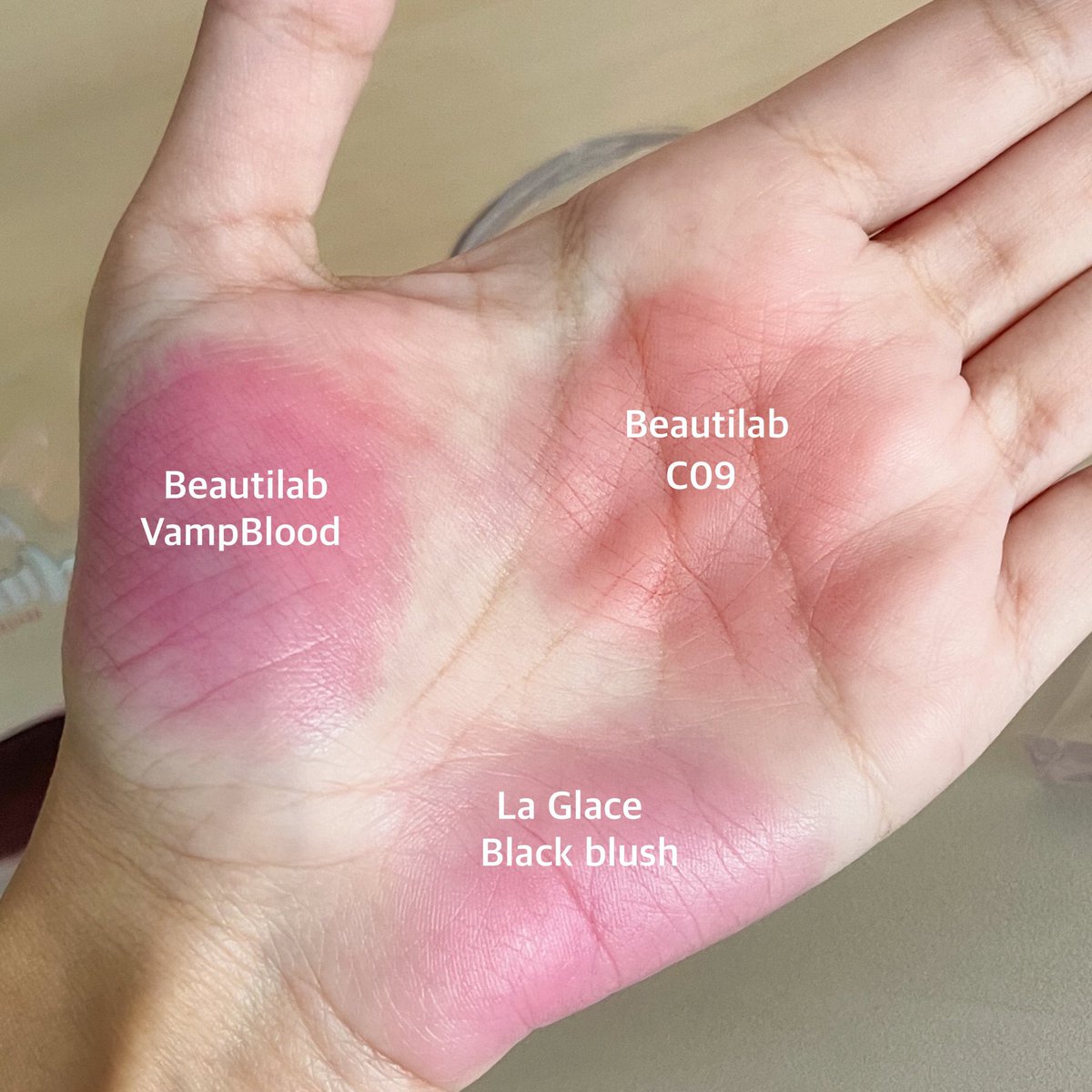 reviewstylegg's tweet image. ขอเป็นฝั่งบลัชเลือดฝาดน้าา เราใช้สามตัวนี้สลับๆกัน แก้มเลือดฝาด มะเขือเทศสุดแล้วคือแบรนด์คนไทยหมดเลยด้วย ❤️